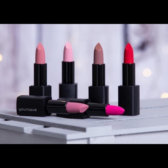 ✨HOST PICK✨ YOUNIQUE| MATTE OPULENCE LIPSTICK - Picture 5 of 5